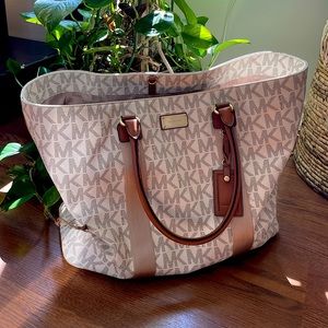 Michael Kors Large Travel Tote 👜 ✈️